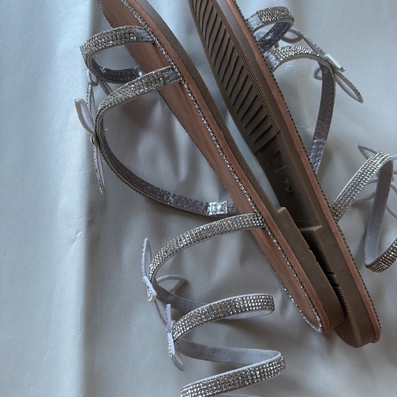 Rhinestone Butterfly
Flat Sandals Wrap up ankle Round Toe NWOT - Picture 5 of 11